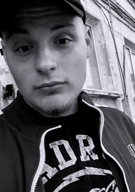 Макс из Заполярного, мне 23, познакомлюсь на одну ночь