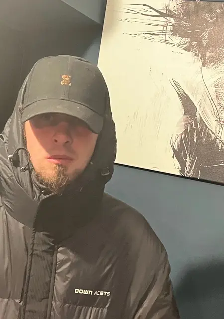 Я Максим, 29, из Ессентуков, ищу знакомства без обязательств