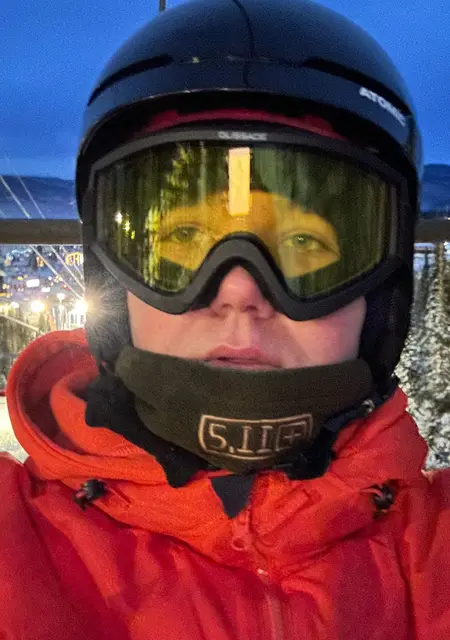 Я Кирилл, 20, из Гукова, ищу знакомства на одну ночь