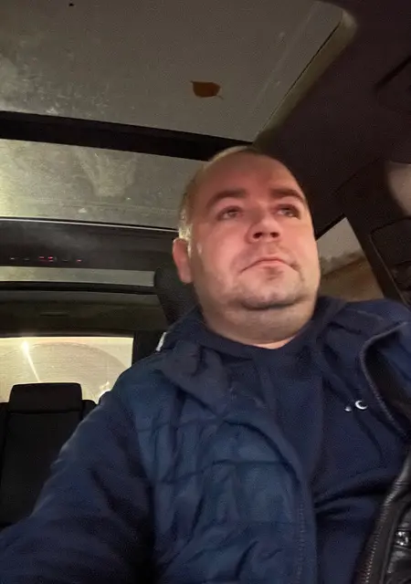 Я Андрей, 39, знакомлюсь на одну ночь в Мурино