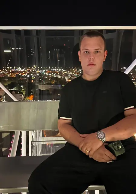 Я Иван, 21, знакомлюсь без обязательств в Туле