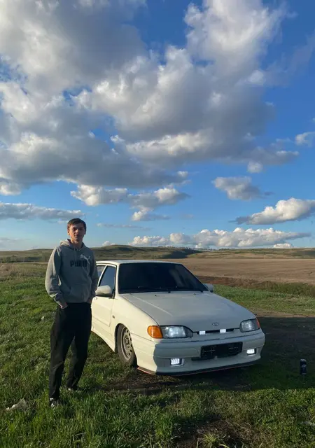 Я Дима, 19, из Череповца, ищу знакомство для вирта