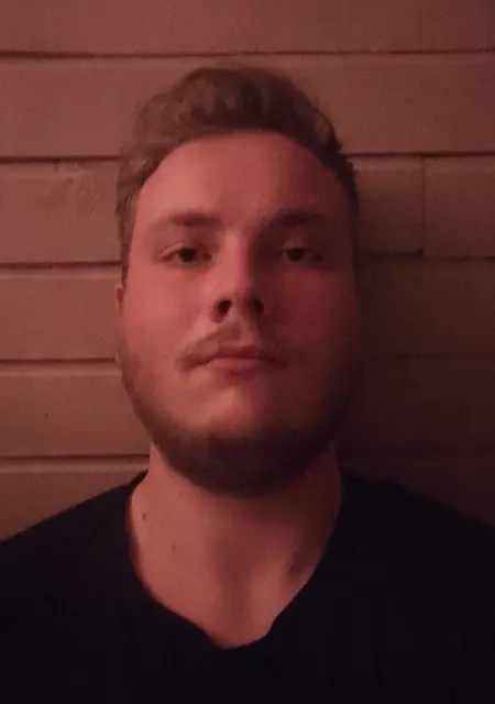 Артём из Гатчины, мне 20, познакомлюсь на одну ночь