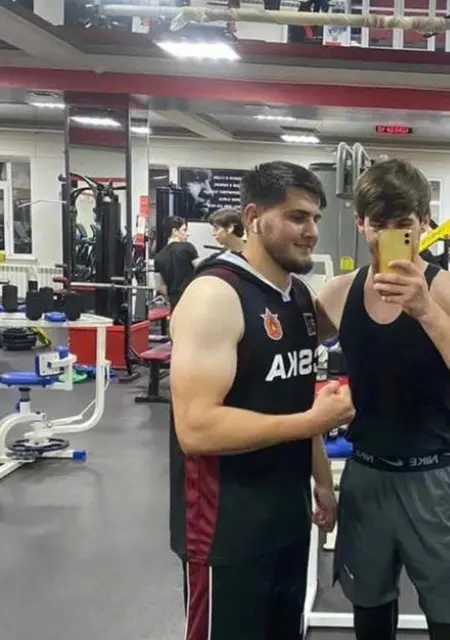 Мансур из Бердянска, мне 28, познакомлюсь для общения