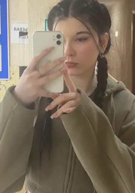 Я Анна, 21, из Саратова, ищу знакомство для общения