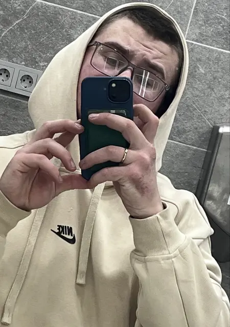 Я Максим, 21, из Санкт-Петербурга, ищу знакомство для постоянных отношений