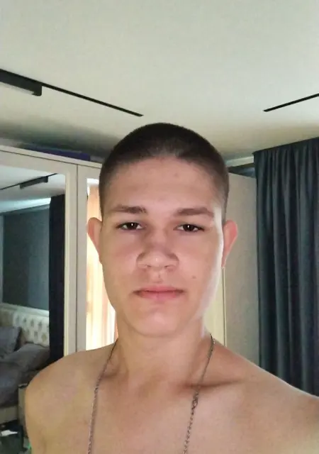 Я Алексей, 20, из Туапсе, ищу знакомства на одну ночь