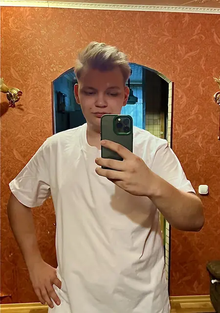 Я Антон, 21, из Саратова, ищу знакомство для приятного времяпровождения