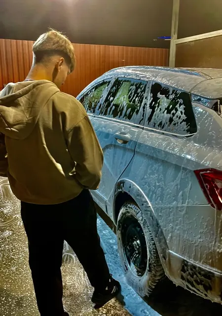 Кирилл из Геленджика, мне 20, познакомлюсь для приятного времяпровождения