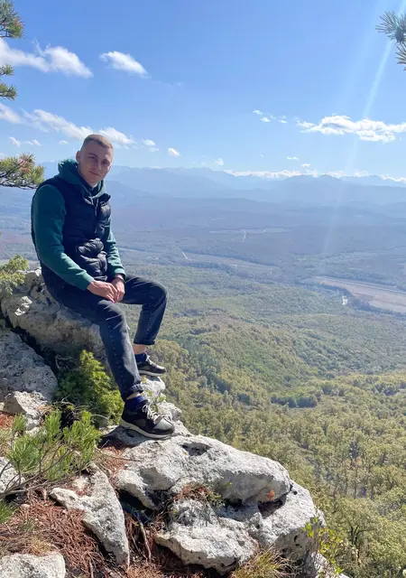 Nikita из Азова, мне 24, познакомлюсь без обязательств