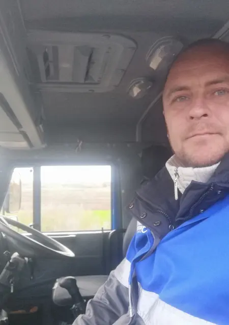 Саша из Каменска, ищу на сайте знакомства без обязательств