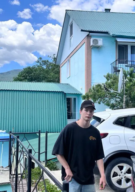 Кирилл из Темрюка, мне 19, познакомлюсь на одну ночь