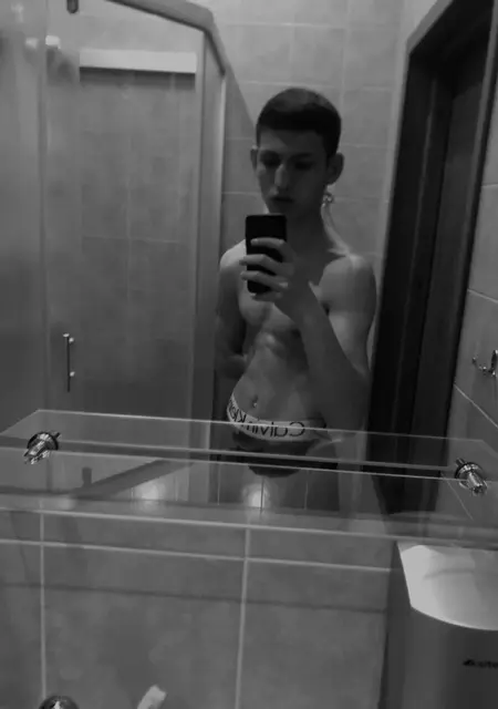 Андрей из Рязани, мне 19, познакомлюсь на одну ночь