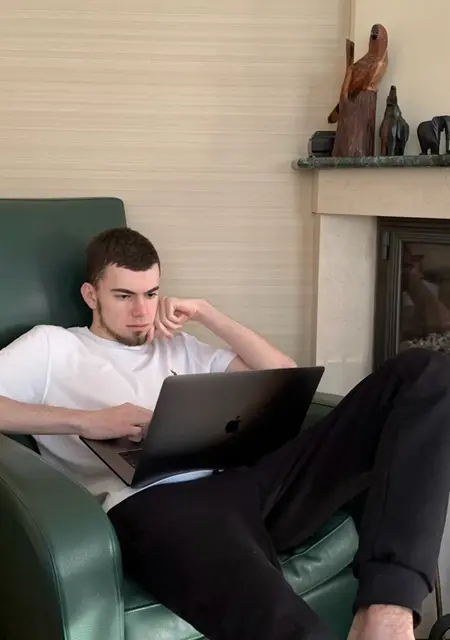 Пётр из Москвы, мне 22, познакомлюсь без обязательств