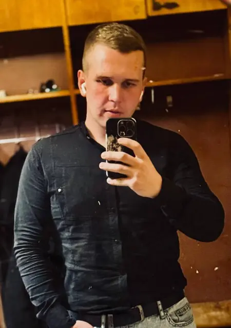 Я Артём, 24, из Уссурийска, ищу знакомства без обязательств