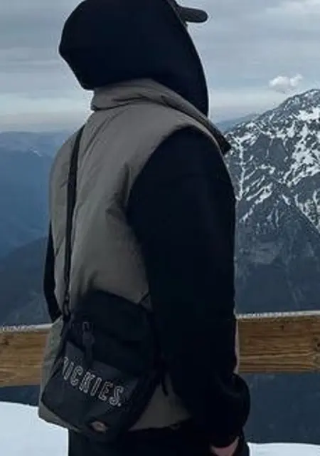 Артур из Смоленска, мне 24, познакомлюсь без обязательств