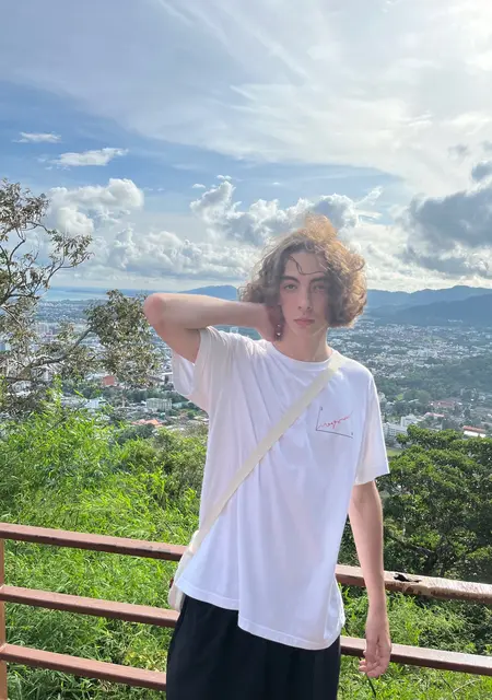 Я Даниил, 19, из Красноярска, ищу знакомство для постоянных отношений