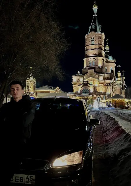 Илья из Кургана, мне 19, познакомлюсь без обязательств
