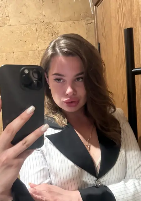 Я Полина, 23, из Москвы, ищу знакомство для общения