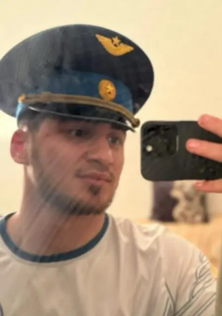 Я Амир, 22, из Евпатории, ищу знакомства на одну ночь