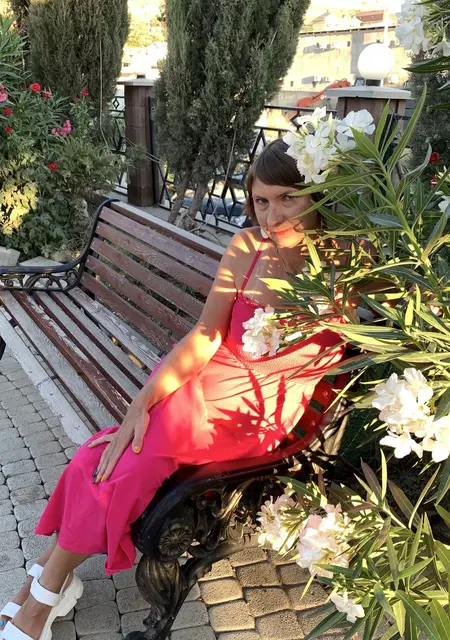 Я Elena, 40, из Москвы, ищу знакомства без обязательств