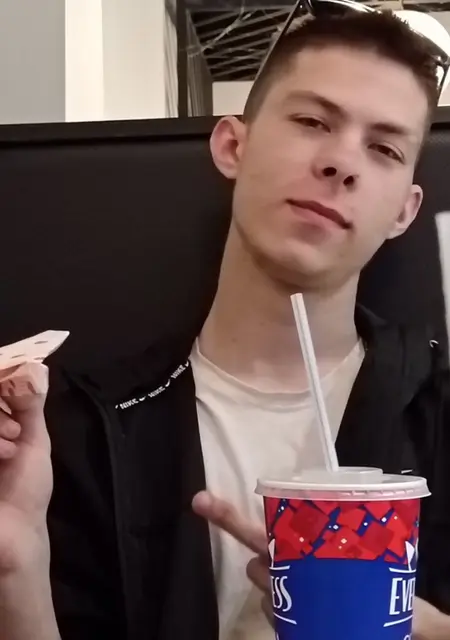 Назар из Северодвинска, мне 21, познакомлюсь для приятного времяпровождения