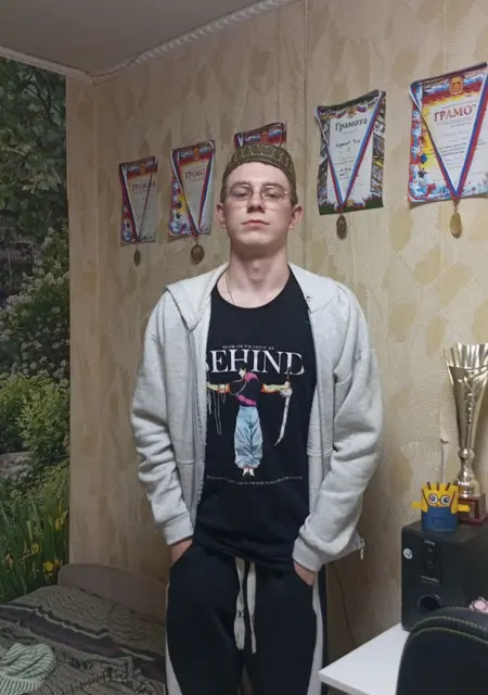 Я Глеб, 18, знакомлюсь без обязательств в Нижнем Тагиле