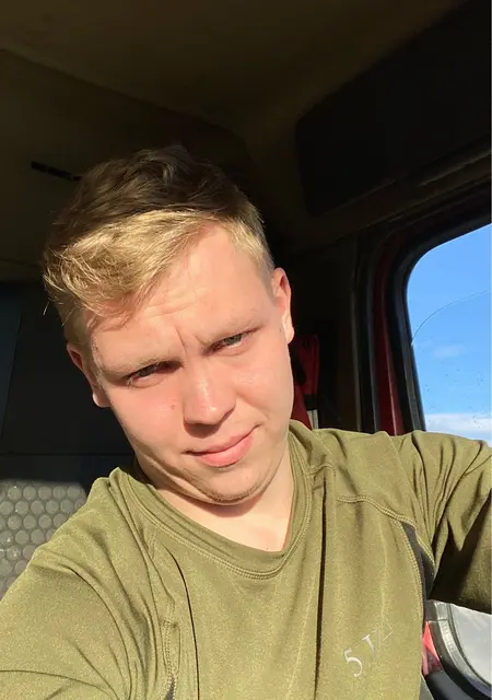 Виктор из Петрозаводска, ищу на сайте общение