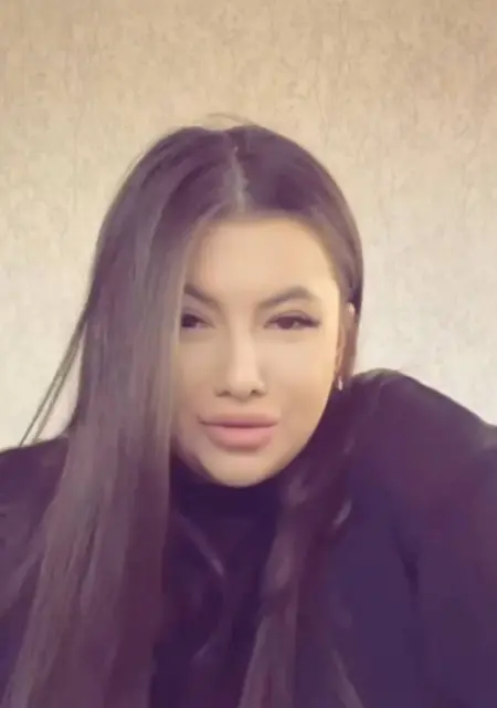 Я Алина, 22, из Кирова, ищу знакомство для постоянных отношений