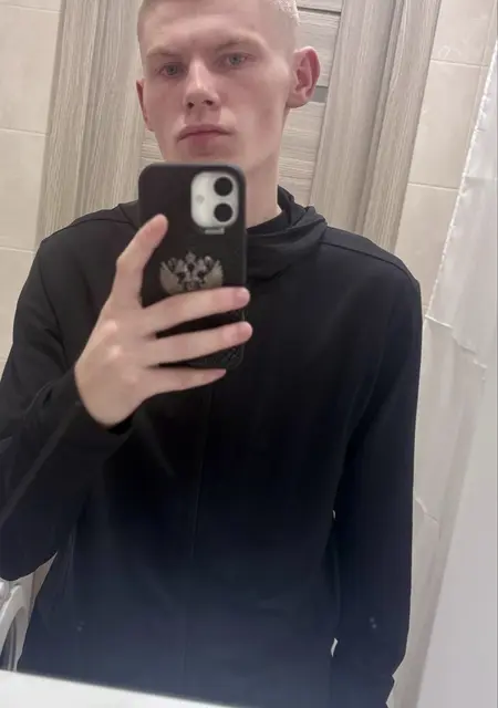 Матвей из Кирова, мне 19, познакомлюсь для приятного времяпровождения