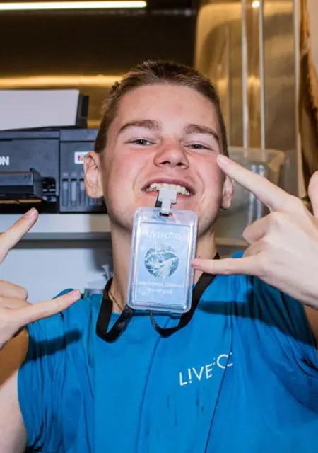 Я Даник, 18, знакомлюсь для открытые отношения в Санкт-Петербурге