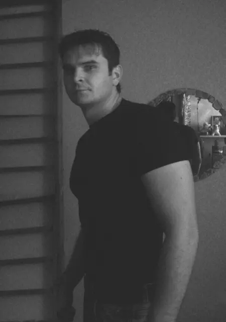 Я Михаил, 38, знакомлюсь на одну ночь в Сальске