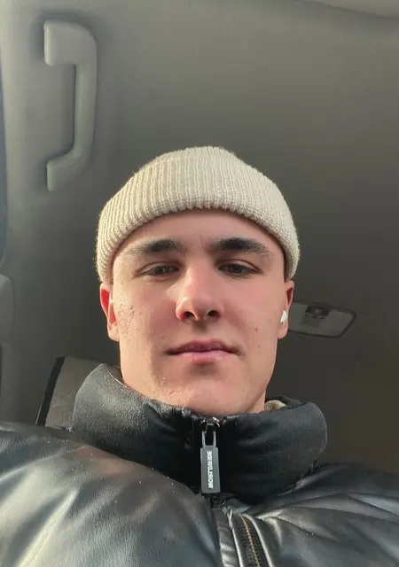 Кирилл из Артема, мне 22, познакомлюсь для приятного времяпровождения