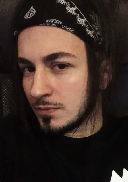 Амир из Петрозаводска, мне 35, познакомлюсь для вирта