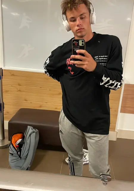 Я Константин, 20, знакомлюсь без обязательств в Красноярске