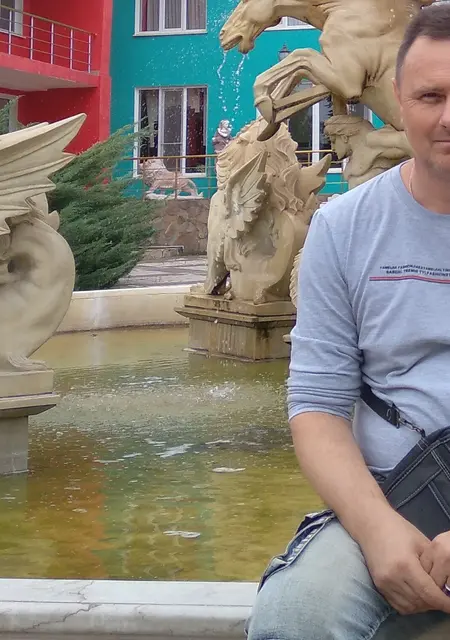 Виталик из Керчи, мне 52, познакомлюсь без обязательств