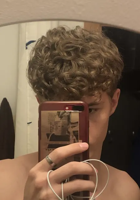 Александр из Нижнего Новгорода, мне 21, познакомлюсь на одну ночь