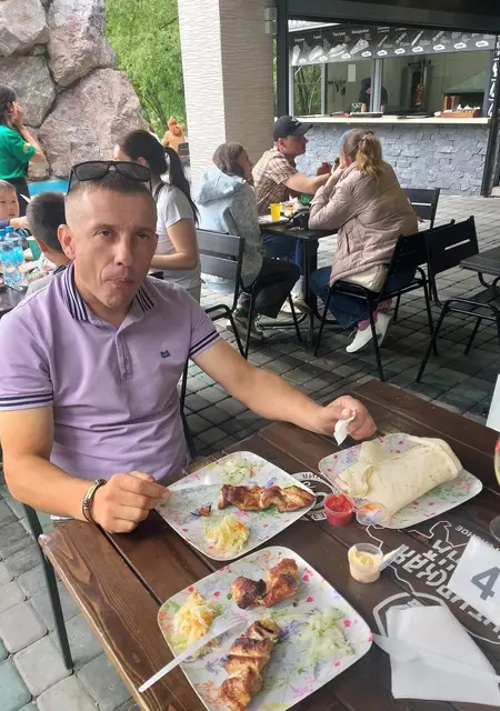 Виталик из Новосибирска, ищу на сайте знакомства без обязательств