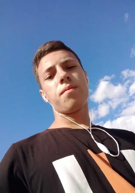 Алексей из Речицы, мне 20, познакомлюсь для приятного времяпровождения