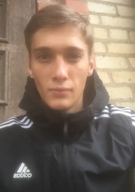 Я Дмитрий, 23, из Донецка, ищу знакомства на одну ночь