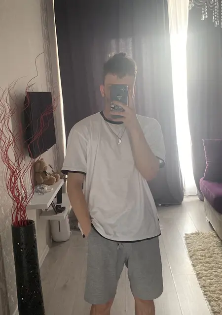 Я Семен, 20, из Кемерово, ищу знакомства без обязательств