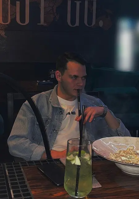 Кирилл из Зеленограда, мне 24, познакомлюсь для приятного времяпровождения