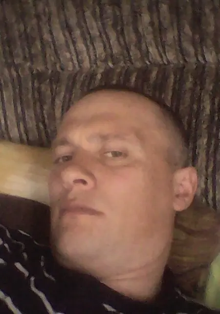 Я Дима, 45, из Старой Руссы, ищу знакомство для приятного времяпровождения