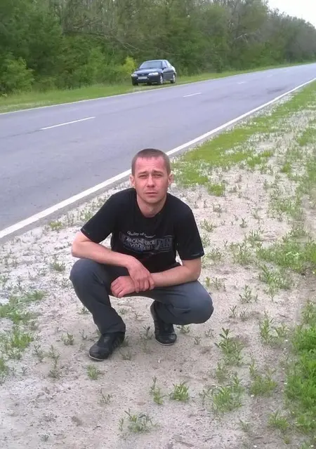 Я Артем, 42, из Троицка, ищу знакомства без обязательств