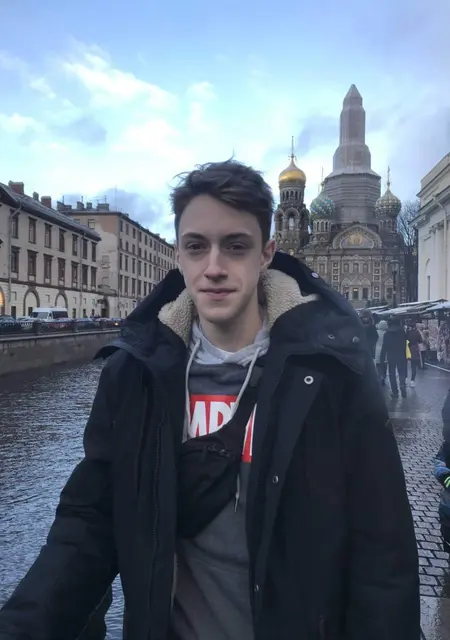 Я Саша, 22, из Астрахани, ищу знакомства без обязательств