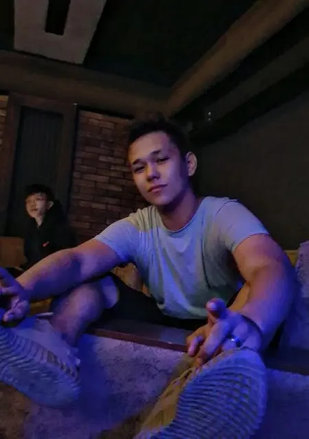 Я Ахмад, 22, из Твери, ищу знакомства на одну ночь