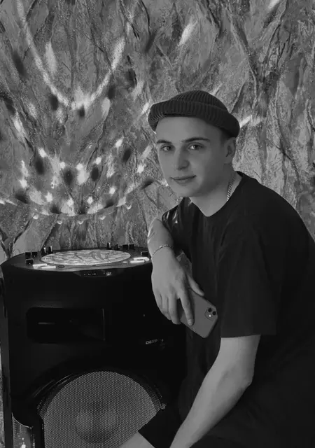 Я Даниил, 24, из Барыбина, ищу знакомства без обязательств