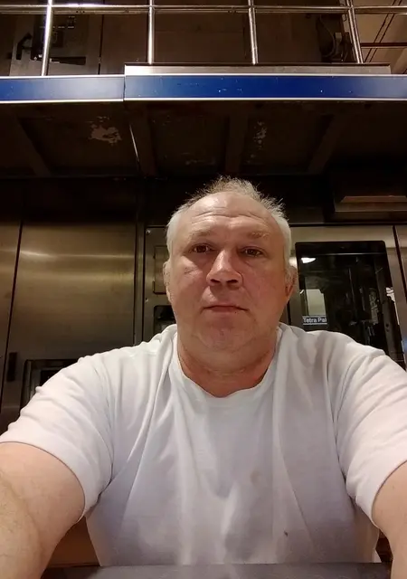 Я Саша, 55, из Нижнего Новгорода, ищу знакомства на одну ночь