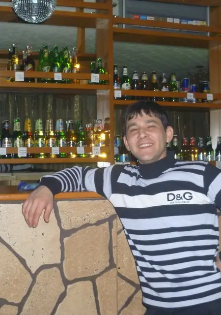 Я Александр, 45, знакомлюсь на одну ночь в Кормиловке