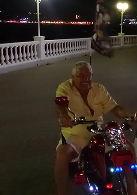 Александр из Геленджика, ищу на сайте знакомства на одну ночь